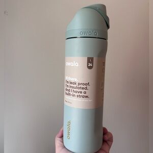 Owala 24 oz. Light blue mint Green Insulated Water Bottle Summer Paradise - NWT